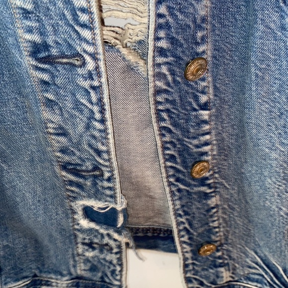 American Eagle destroyed jean jacket - Picture 4 of 9